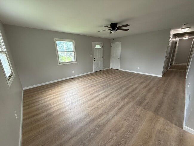 Building Photo - 663 Gibbard Ave