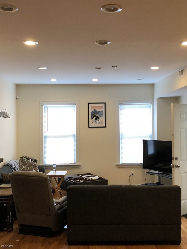 Building Photo - 4 br, 2 bath  - 106 High St # 1