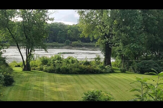 Foto del edificio - 6015 N River Rd