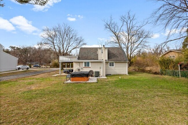 Foto del edificio - 7825 Ridge Rd