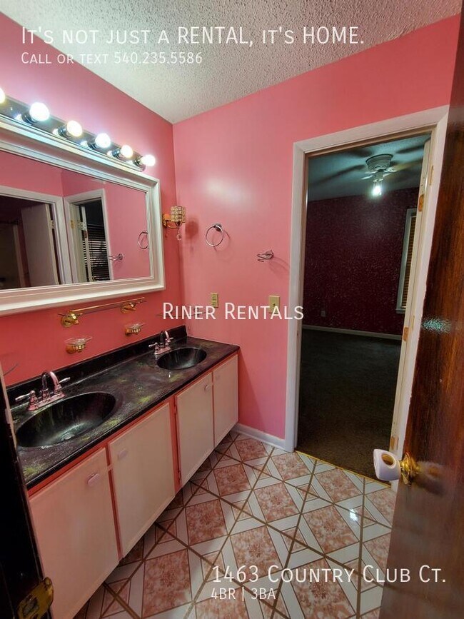 Building Photo - 1463 Country Club Ct