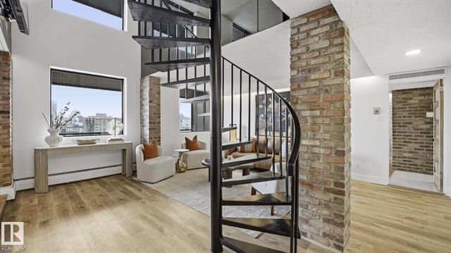 Photo du bâtiment - 10160-10115 115 St NW