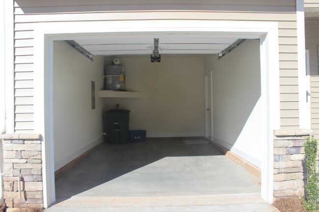 Building Photo - 815 Stonebriar St