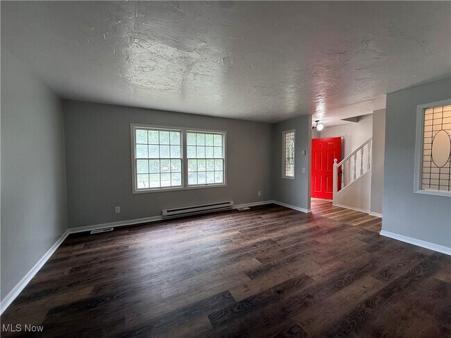 Building Photo - 9253 Edmunds Ave