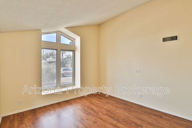 Foto del edificio - 3040 S Rogers