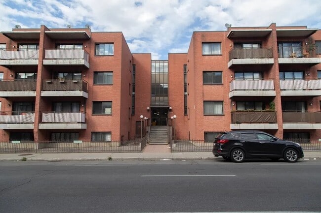 Building Photo - 4455 Rue Saint-Urbain
