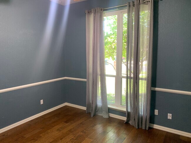 Office - 4517 Newport Dr