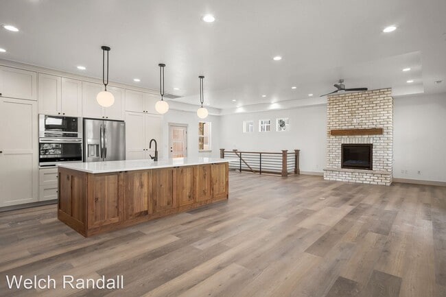 Building Photo - 4 br, 3.5 bath House - 842 South 140 East
