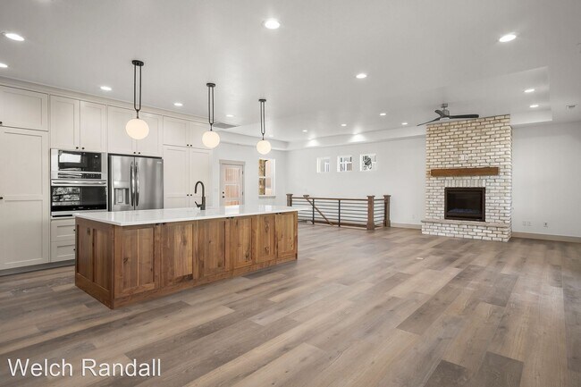 Foto del edificio - 4 br, 3.5 bath House - 842 South 140 East