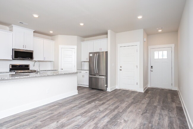 Building Photo - Stunning 3BR/2.5BA Luxury Townhome with Loft & Garage in Greenville! $2,050/mo rent