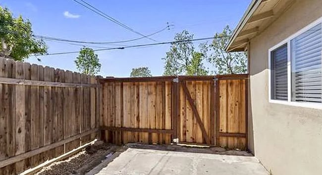 Building Photo - Pomona Duplex