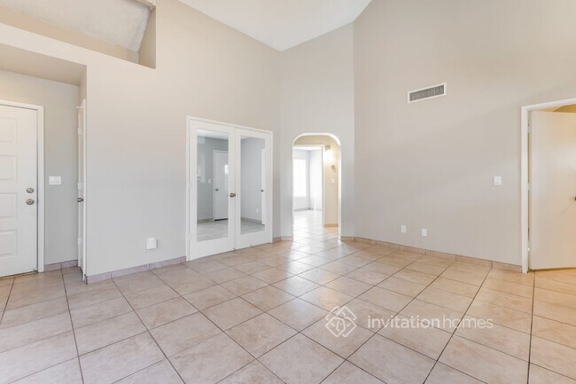 Building Photo - 2142 W Monona Dr