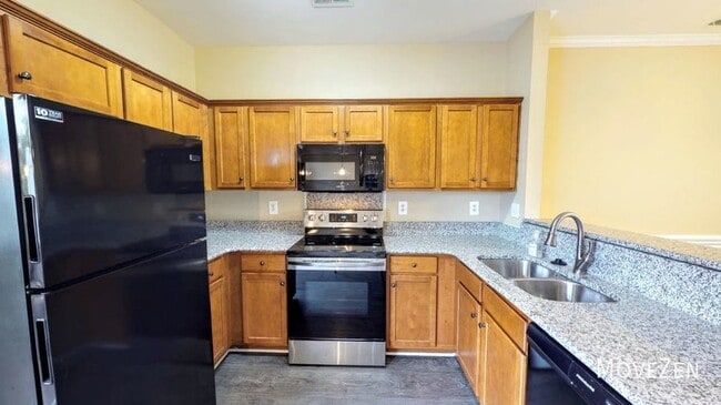 Building Photo - 4962 Kotlik Dr Charlotte NC 28269 Upgraded...