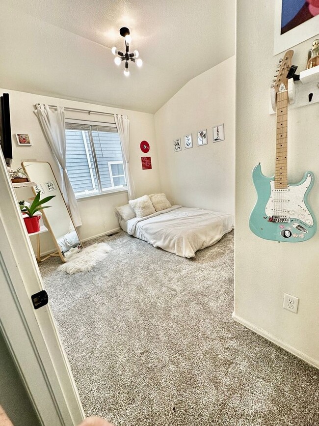 Building Photo - Spacious 3BR House in Firestone
