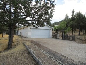 Building Photo - 7110 Teenie Rd