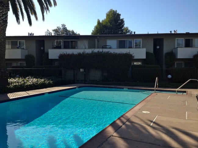 Building Photo - Peppertree Apartments