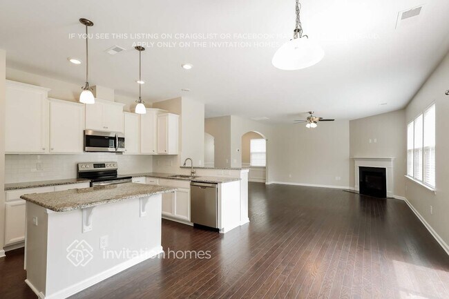 Foto del edificio - 16020 Hammersmith Farm Dr