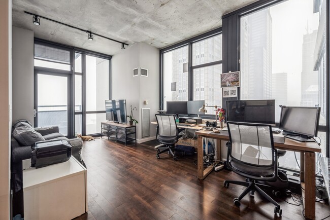 Foto del edificio - 235 W Van Buren St