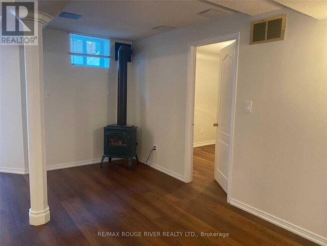 Building Photo - 35 Meekings Dr