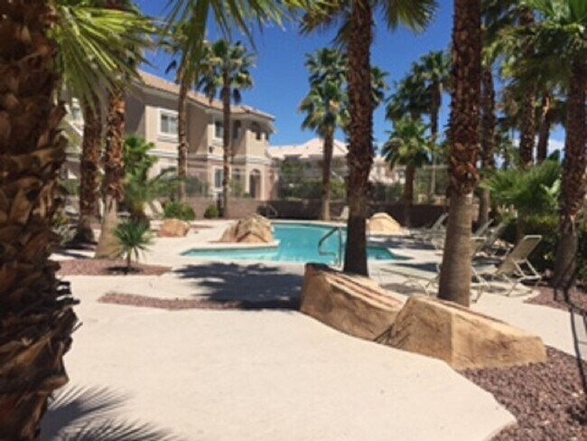 Building Photo - Perfect 2 bed/2 bath condo in Summerlin!