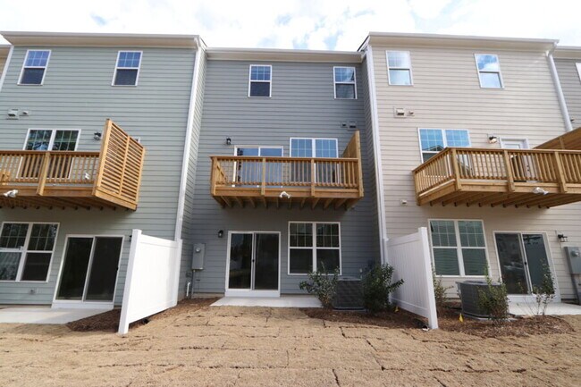 Building Photo - 1082 Manorhaven Dr