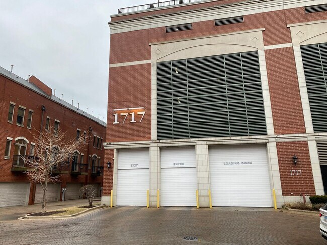 Building Photo - Wonderful  Lakeview 1bed/1bath is availabl...