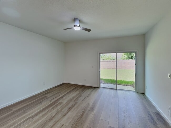 Building Photo - 590 Holly Lks Dr