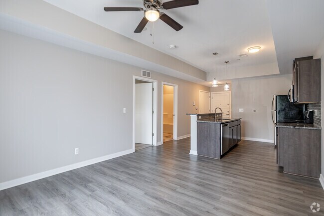 1 habitación, 1 baño - 885 pies cuadrados - Sala de estar - Maple Cove of Ann Arbor