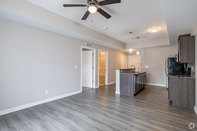 1BR, 1BA - 885SF - Living Room - Maple Cove of Ann Arbor