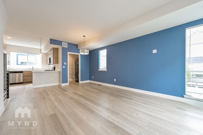 Foto del edificio - 1079 Chase St