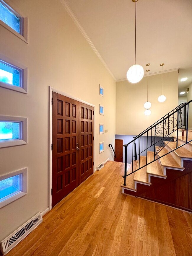 Foto del edificio - 4 Bedroom Jamestown Beauty!