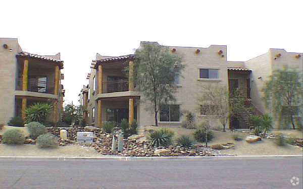 Building Photo - Casa Bella Ii