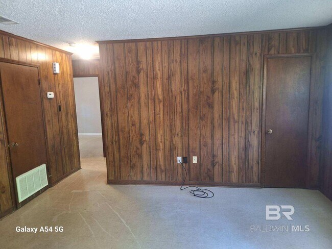 Foto del edificio - 2207 Wolf Ridge Rd