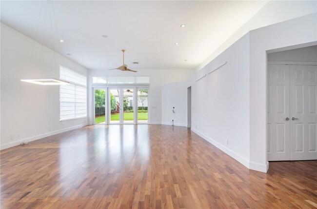 Foto del edificio - 2519 Bay Pointe Court