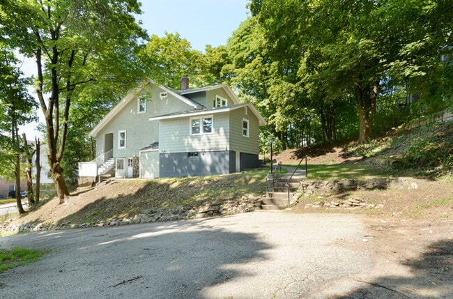 Building Photo - 267 Belmont St