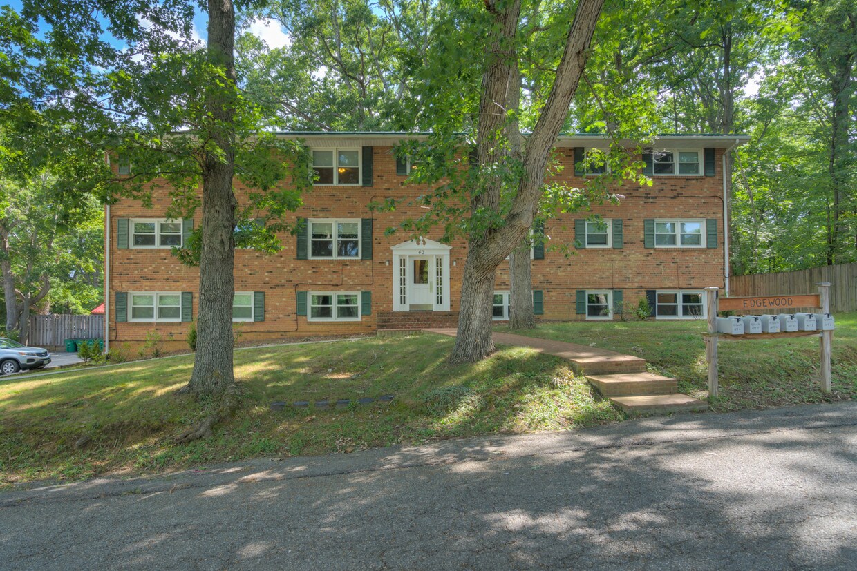 Primary Photo - 40 Robin Rd