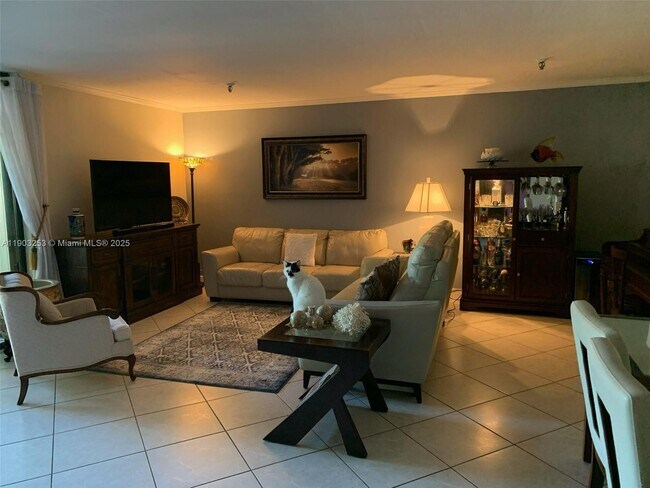 Building Photo - 671 NE 195th St