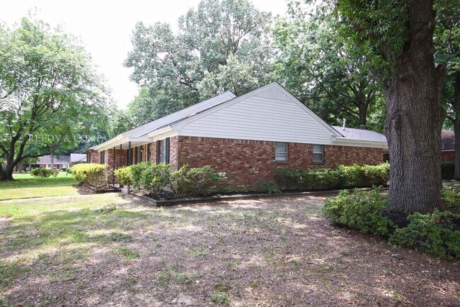 Building Photo - 2833 Landview Cove