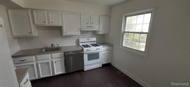 Building Photo - 5089 Buckingham Pl Dr