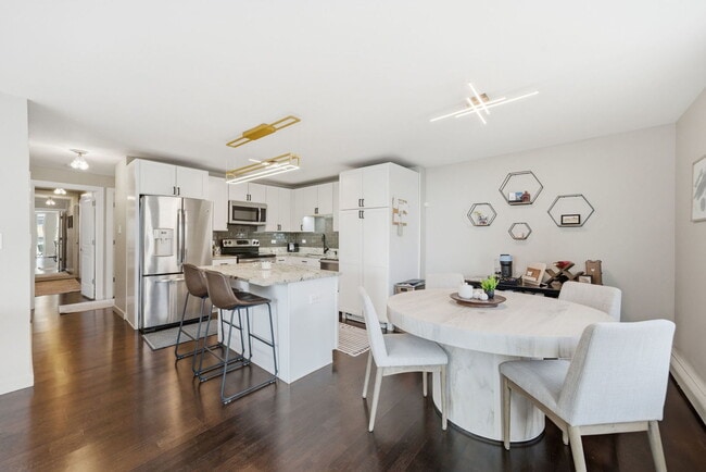 Foto del edificio - 3033 N Sheridan Rd