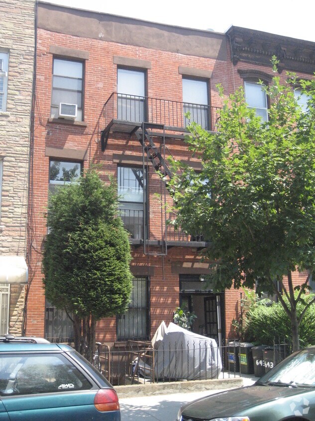 Foto del edificio - 643 Warren St