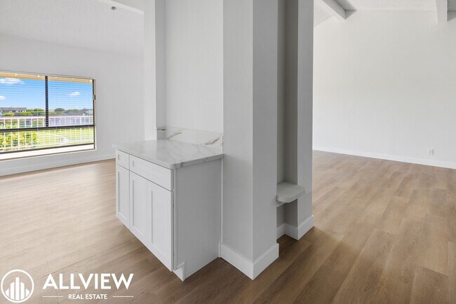 Foto del edificio - Recently Renovated Two-Story Home in Jasmi...