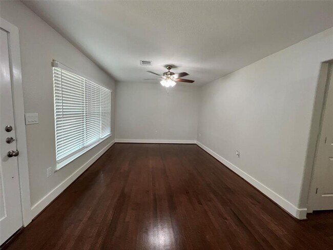 Building Photo - 306 Wisteria St