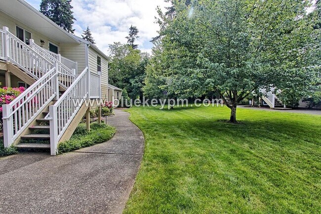 Building Photo - 13216 NE Salmon Creek Ave