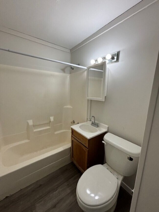 Foto del edificio - 713 N Maplewood Dr