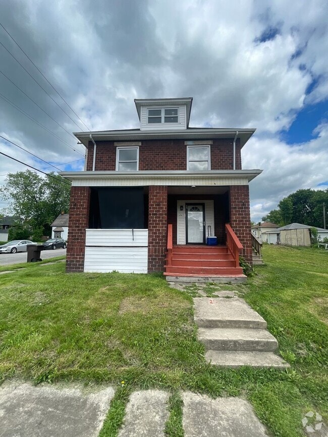 Building Photo - 247 Cedar Ave