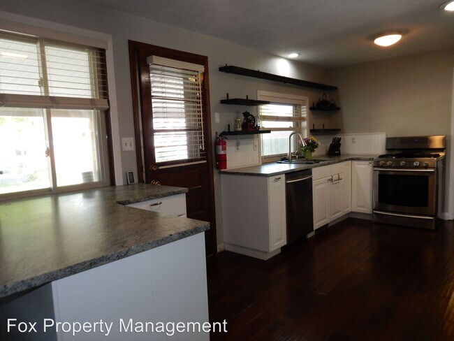 Building Photo - 4 br, 2.5 bath House - 2340 Atwood St