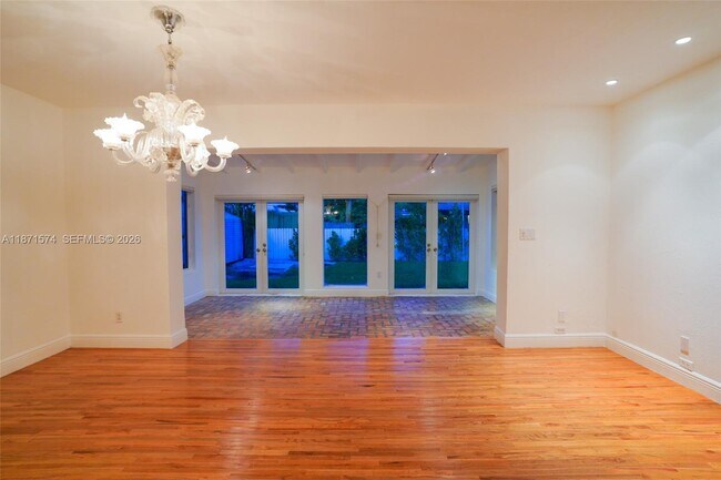 Foto del edificio - 355 Redwood Ln
