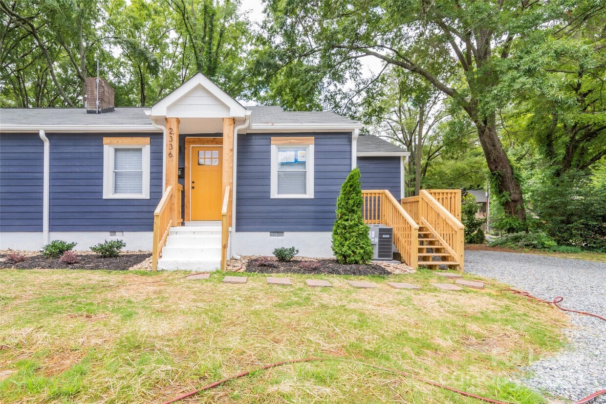 Foto principal - 2336 Barry St