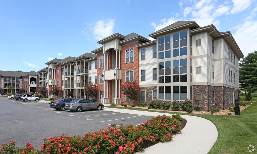 37 West Apartments Rentals Forest, VA